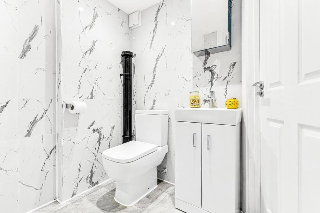 Luxstay Holland Park Apartment With Ac London Exteriör bild